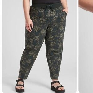 NWT $98 Athleta Trekkie North Printed Jogger Athletic Pants size 26